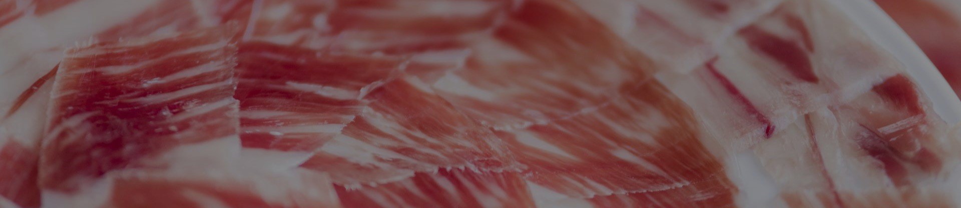 Imagen de fondo, jamón perfectamente cortado y presentado en un plato de jamón