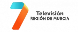 Logo de la televisión de la Región de Murcia. Lugar donde ha trabajado y aparecido en entrevistas Esperanza Martínez, cortadora de jamón profesional.